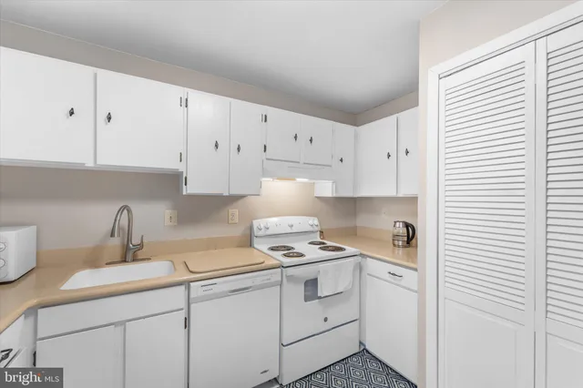 $380,000 | 4139 Placid Lake Court, Unit 53F, Chantilly, VA 20151