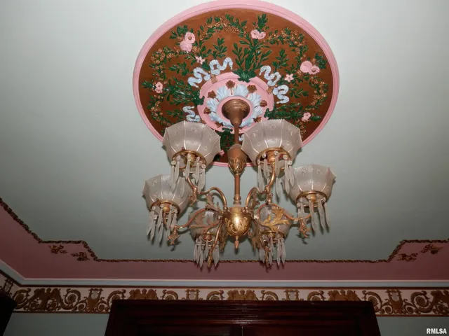 $134,900 | 310 East Broadway, Monmouth, IL 61462