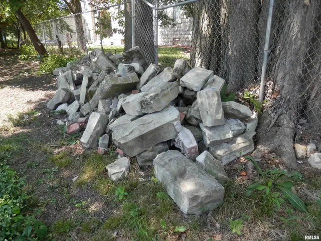 $134,900 | 310 East Broadway, Monmouth, IL 61462