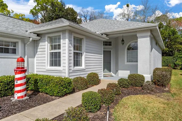 a picture of wall with a white wall