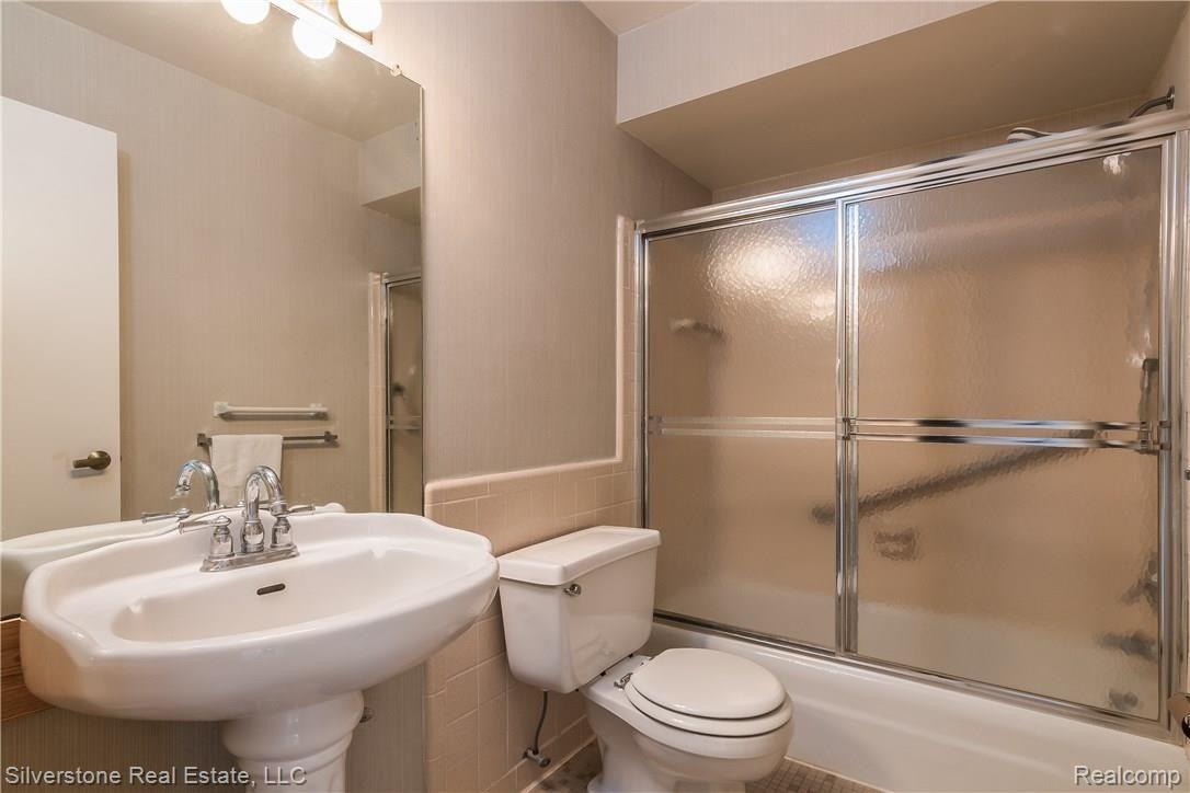 455 Baldwin Avenue Rochester, MI 48307 - Photo 13 of 14 013-2367466-large.jpg