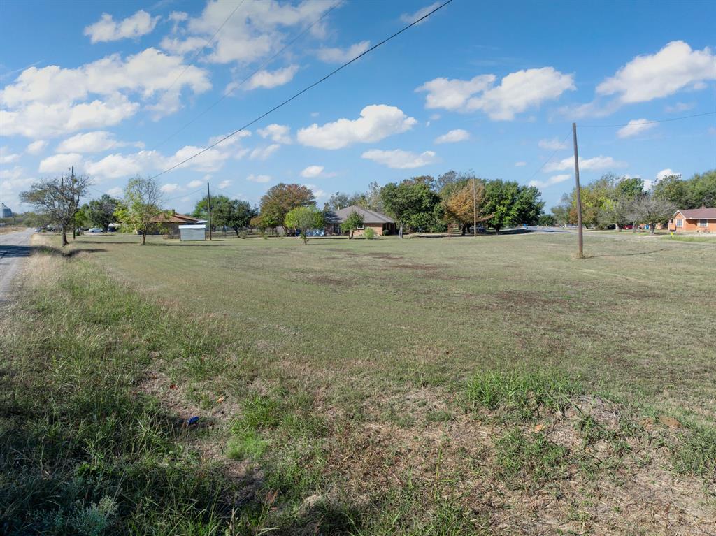 616 South Files Street Itasca, TX 76055 - Photo 32 of 37 a view of an outdoor space and yard