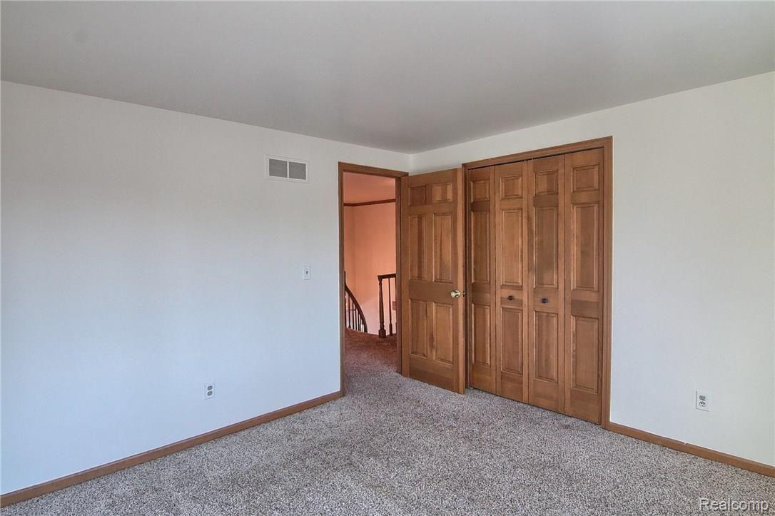 319 Old Ridge Court Rochester, MI 48309 - Photo 25 of 32 3rd_Bedroom_2nd_View.jpg