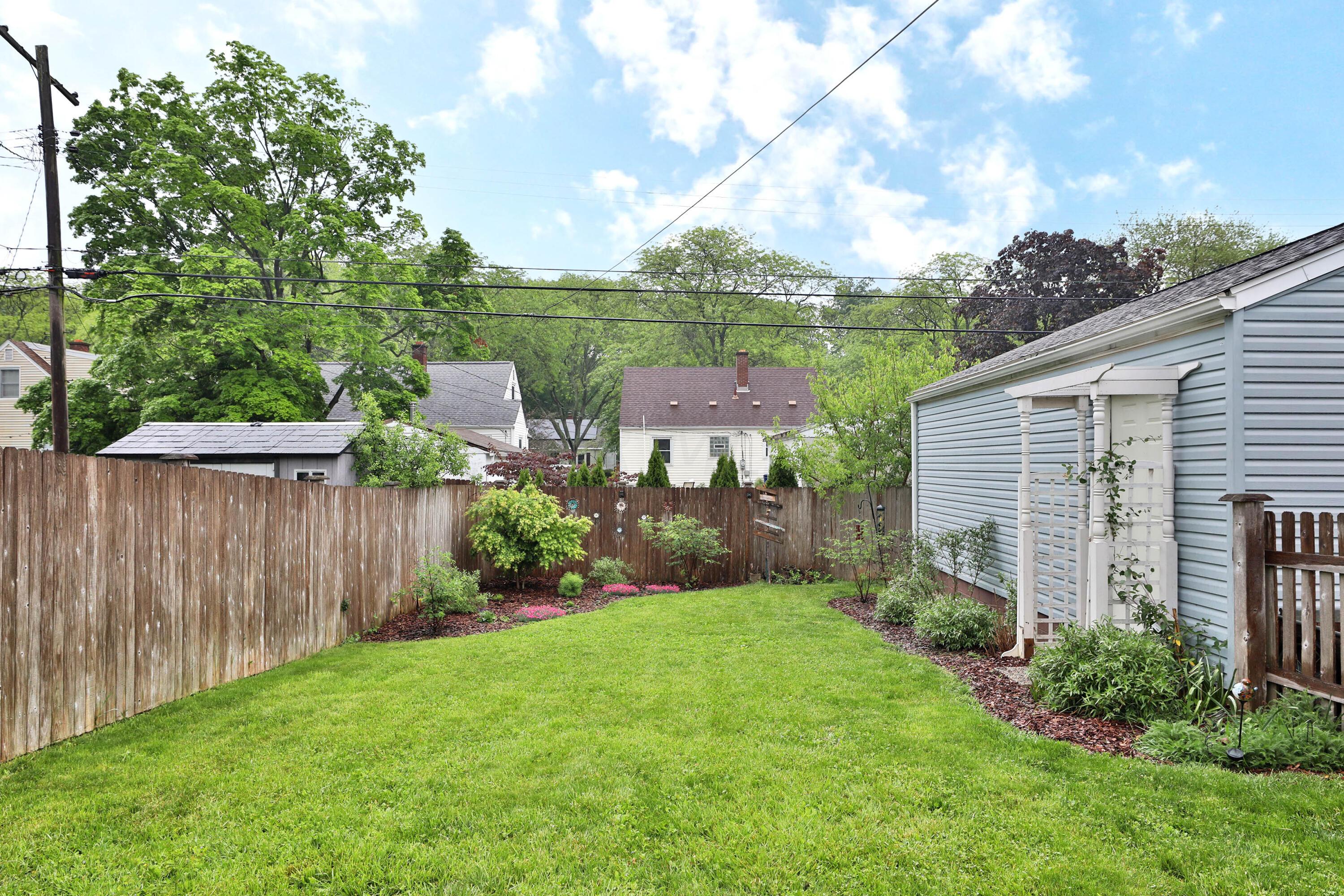562 Northridge Road Columbus, OH 43214 - Photo 40 of 45 Yard