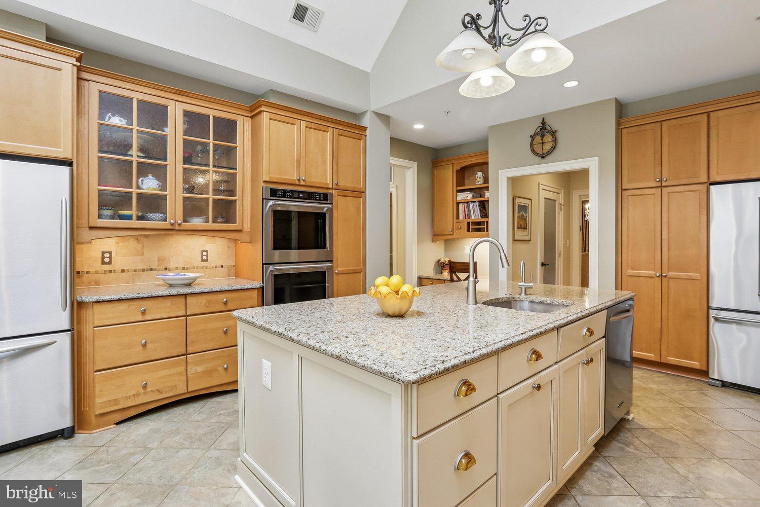 11736 Gainsborough Road Potomac, MD 20854 - Photo 38 of 100 Center Island