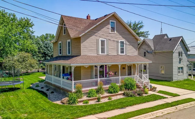 $233,900 | 136 1st Avenue West, Alden, MN 56009