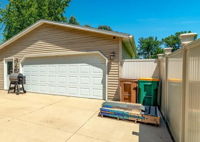 $233,900 | 136 1st Avenue West, Alden, MN 56009