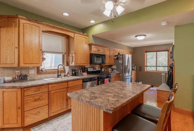 $233,900 | 136 1st Avenue West, Alden, MN 56009