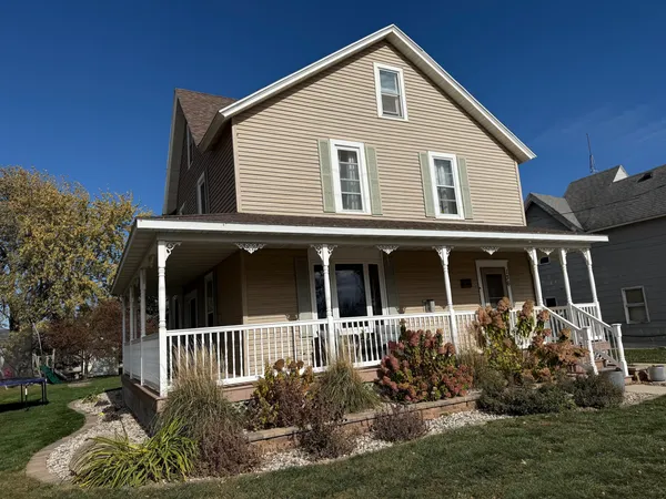 $233,900 | 136 1st Avenue West, Alden, MN 56009