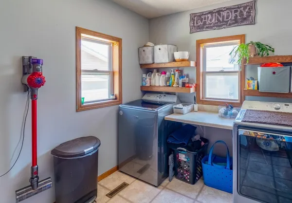 $233,900 | 136 1st Avenue West, Alden, MN 56009