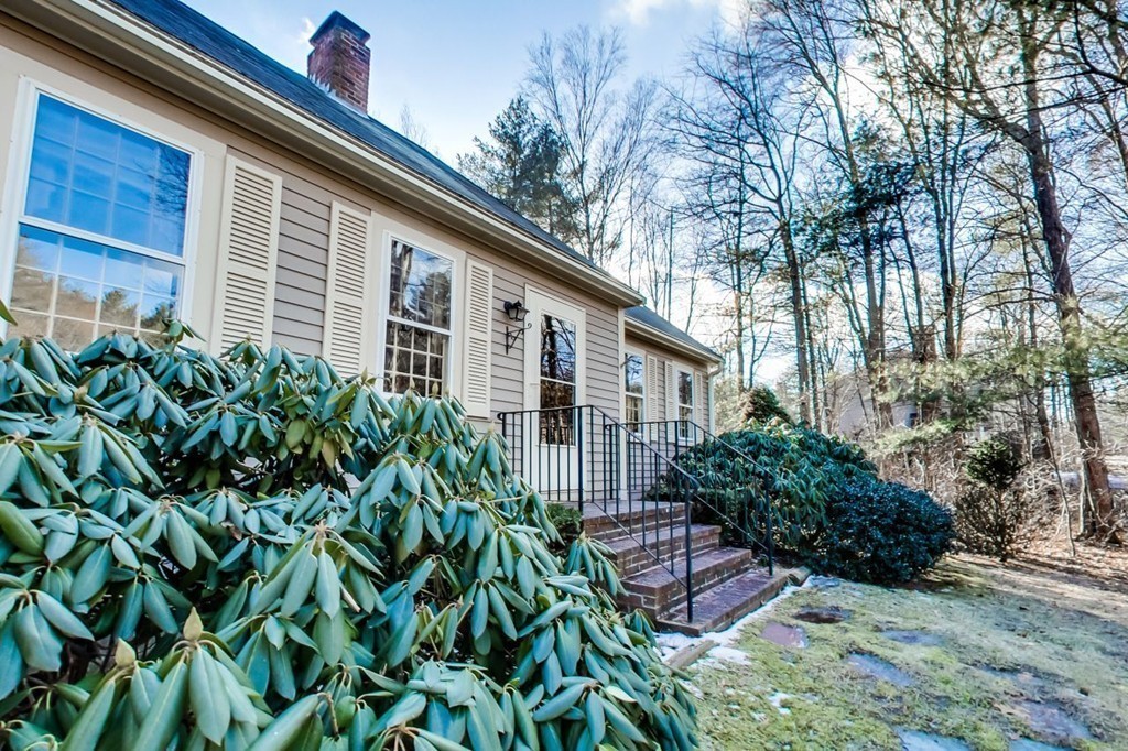 49 Great Rock Road Hanover, MA 02339 - Photo 1 of 24 Gallery Image 1