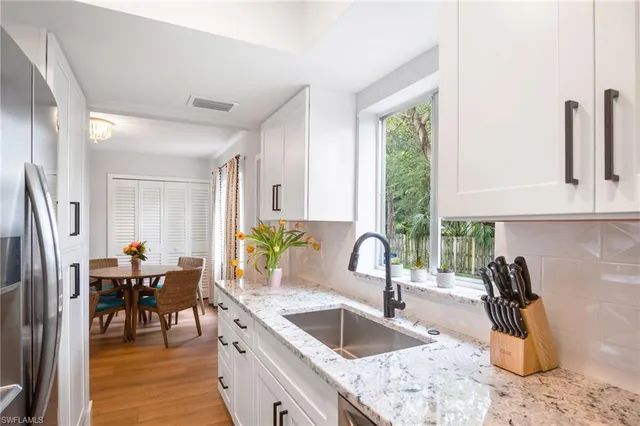 $3,200 | 1275 7th Avenue North, Unit 201, Naples, FL 34102