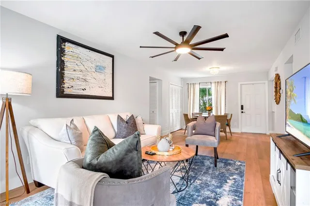 $3,200 | 1275 7th Avenue North, Unit 201, Naples, FL 34102