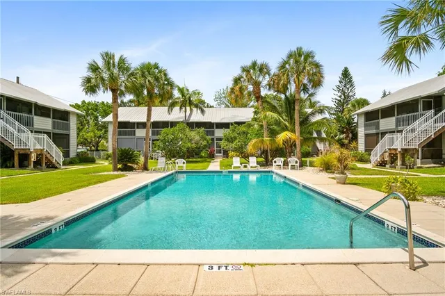 $3,200 | 1275 7th Avenue North, Unit 201, Naples, FL 34102