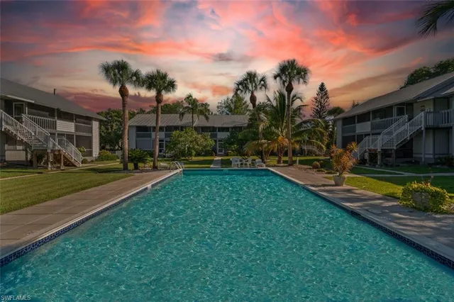 $3,200 | 1275 7th Avenue North, Unit 201, Naples, FL 34102