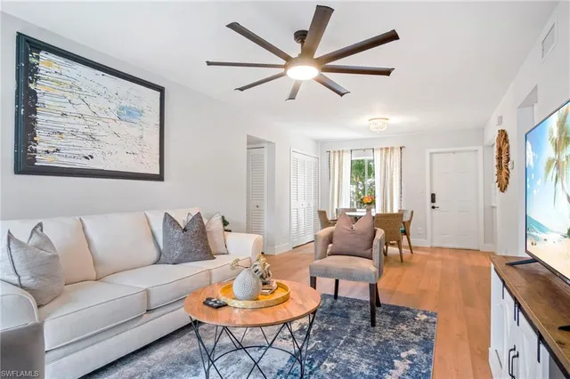 $3,200 | 1275 7th Avenue North, Unit 201, Naples, FL 34102