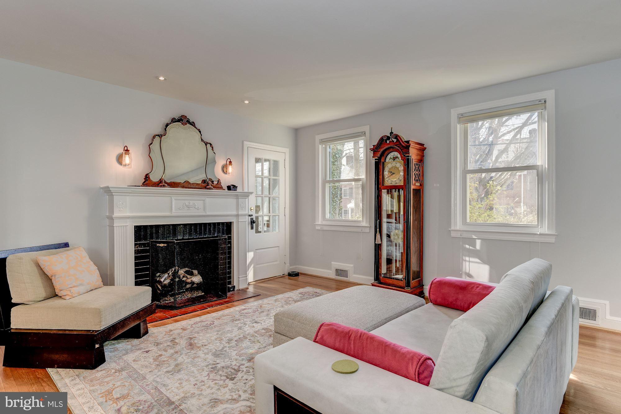 3735 Appleton Street Northwest Washington, DC 20016 - Photo 3 of 22 Living Room