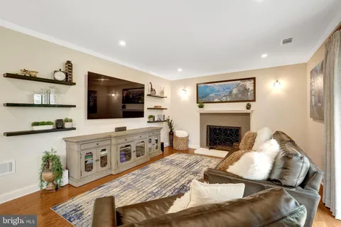 $1,500,000 | 1630 Lozano Drive, Vienna, VA 22182