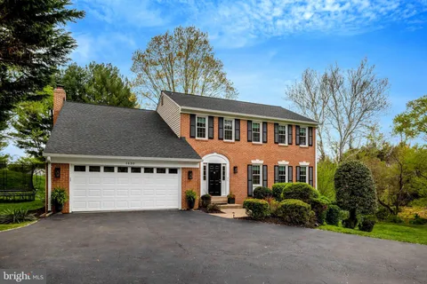 $1,500,000 | 1630 Lozano Drive, Vienna, VA 22182