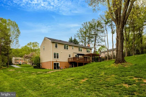 $1,500,000 | 1630 Lozano Drive, Vienna, VA 22182