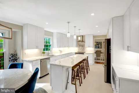$1,500,000 | 1630 Lozano Drive, Vienna, VA 22182