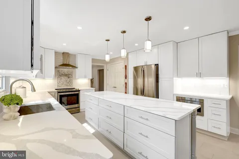 $1,500,000 | 1630 Lozano Drive, Vienna, VA 22182