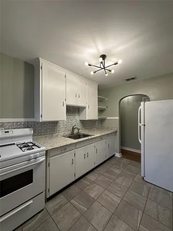 $2,100 | 780 27th Avenue North, St. Petersburg, FL 33704