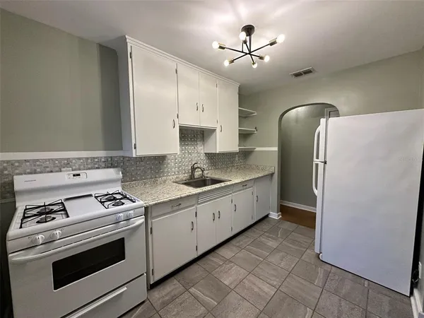 $2,100 | 780 27th Avenue North, St. Petersburg, FL 33704