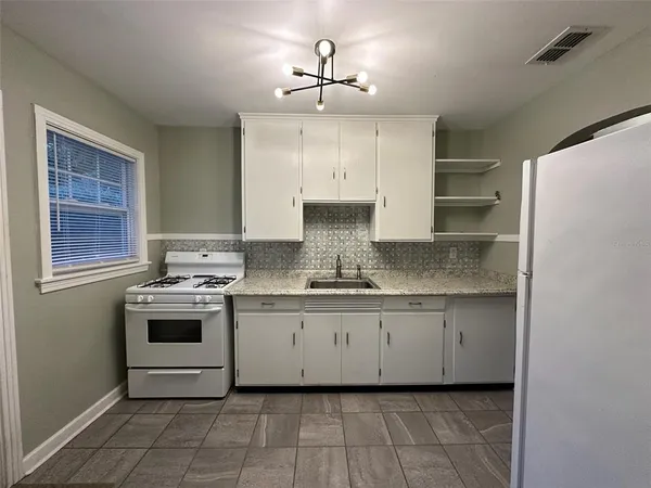$2,100 | 780 27th Avenue North, St. Petersburg, FL 33704