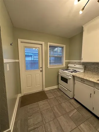 $2,100 | 780 27th Avenue North, St. Petersburg, FL 33704