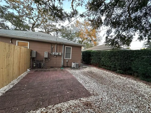 $2,100 | 780 27th Avenue North, St. Petersburg, FL 33704