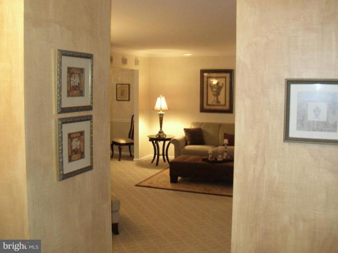 19210 Muncaster Road Derwood, MD 20855 - Photo 4 of 27 Entrance / Foyer