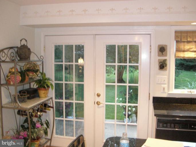 19210 Muncaster Road Derwood, MD 20855 - Photo 9 of 27 Kitchen