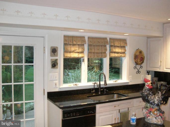 19210 Muncaster Road Derwood, MD 20855 - Photo 10 of 27 Kitchen #2