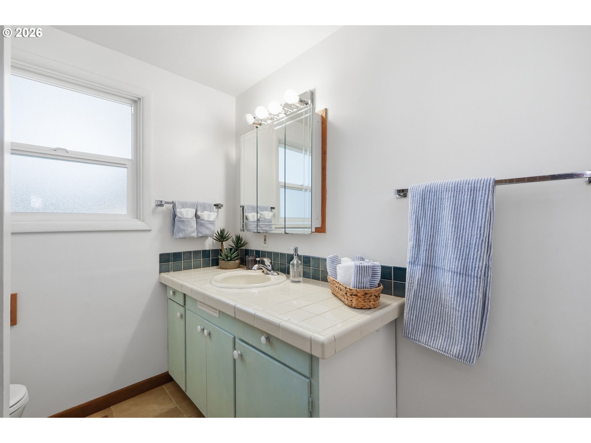 1090 Corydon Street Eugene, OR 97401 - Photo 32 of 47 Bathroom