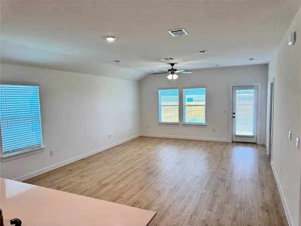 $2,400 | 14904 Found Admiral Lane, Manor, TX 78653