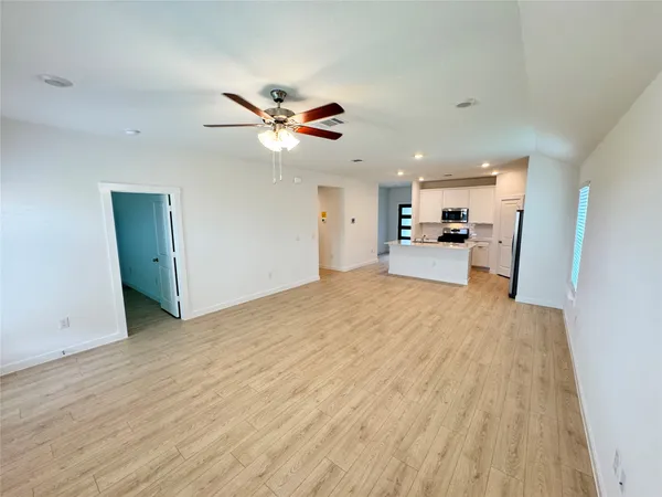 $2,400 | 14904 Found Admiral Lane, Manor, TX 78653