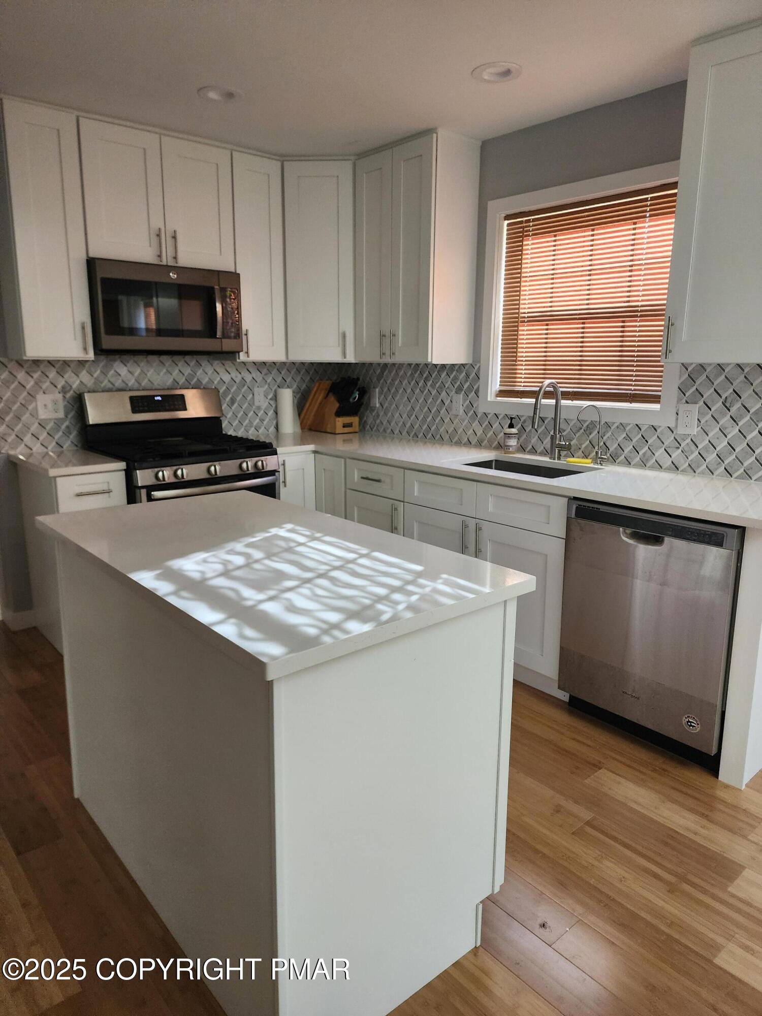 283 Pocono Boulevard Bushkill, PA 18324 - Photo 14 of 44 kitchen