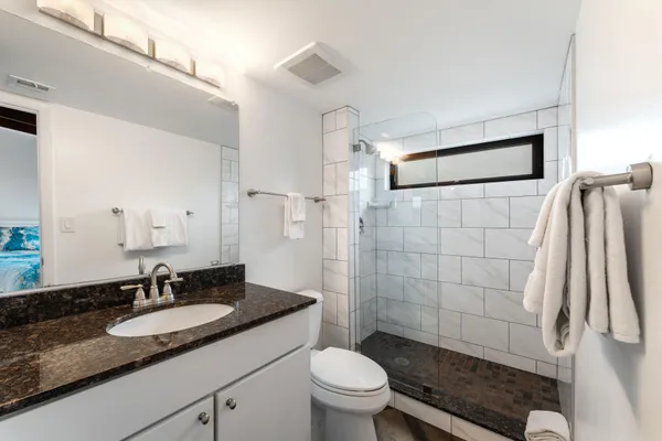 $950,000 | 1133 West Ocean Drive, Unit 10, Key Colony Beach, FL 33051