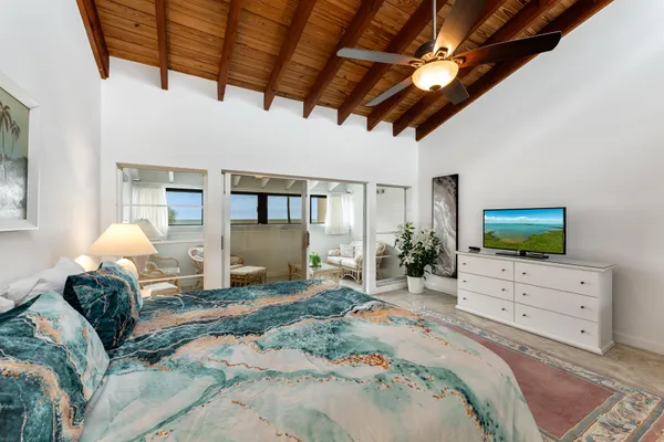 $950,000 | 1133 West Ocean Drive, Unit 10, Key Colony Beach, FL 33051