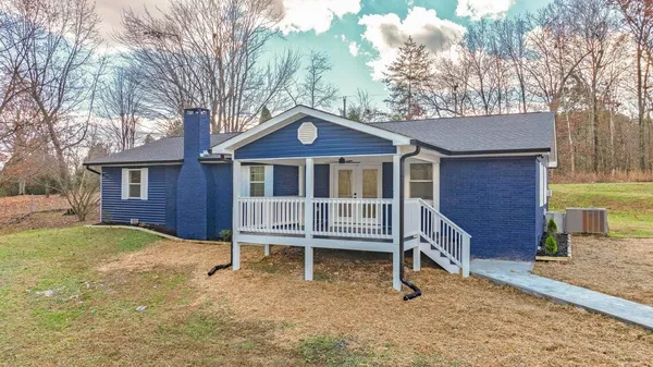 $299,999 | 520 Tennessee Street, Spring City, TN 37381