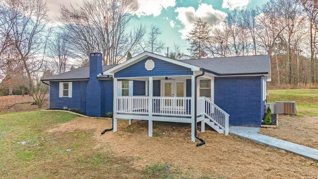 $299,999 | 520 Tennessee Street, Spring City, TN 37381