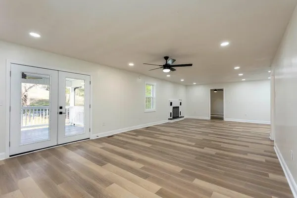 $299,999 | 520 Tennessee Street, Spring City, TN 37381