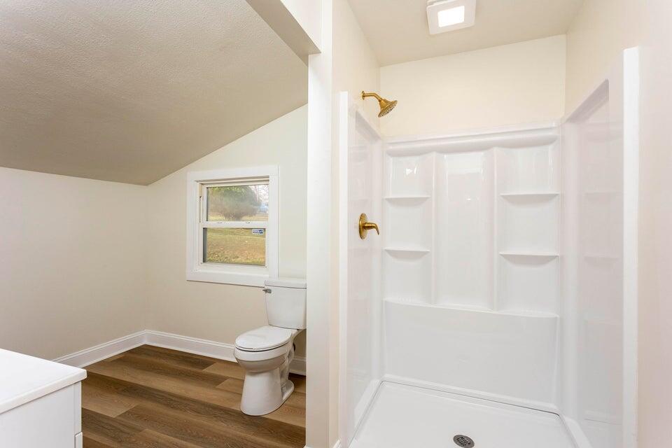 520 Tennessee Street Spring City, TN 37381 - Photo 20 of 40 2nd Primary Bath