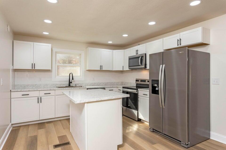 520 Tennessee Street Spring City, TN 37381 - Photo 2 of 40 Kitchen