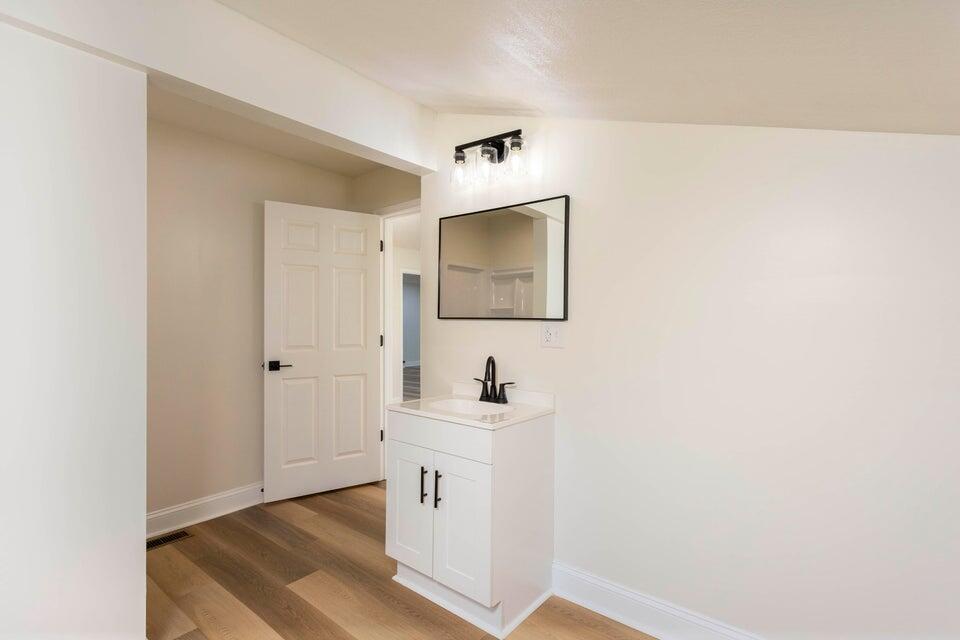 520 Tennessee Street Spring City, TN 37381 - Photo 21 of 40 2nd Primary Bath