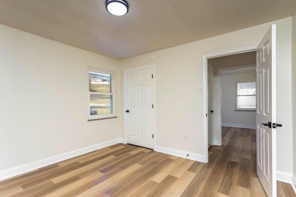 520 Tennessee Street Spring City, TN 37381 - Photo 25 of 40 Second Bedroom