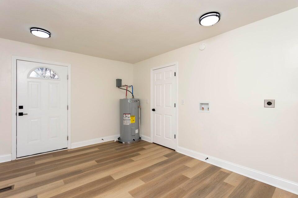 520 Tennessee Street Spring City, TN 37381 - Photo 27 of 40 Laundry