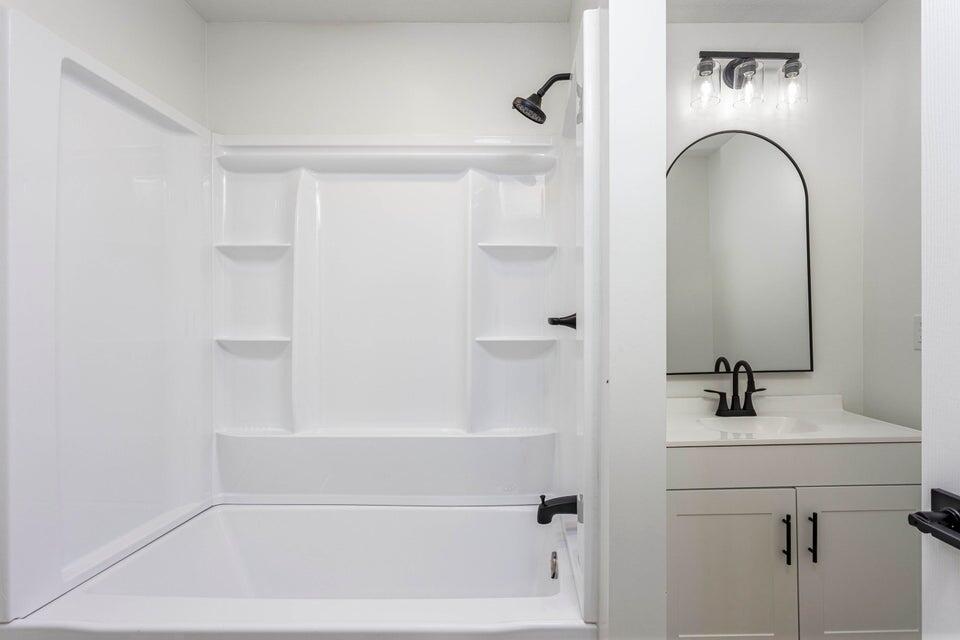 520 Tennessee Street Spring City, TN 37381 - Photo 29 of 40 Bath