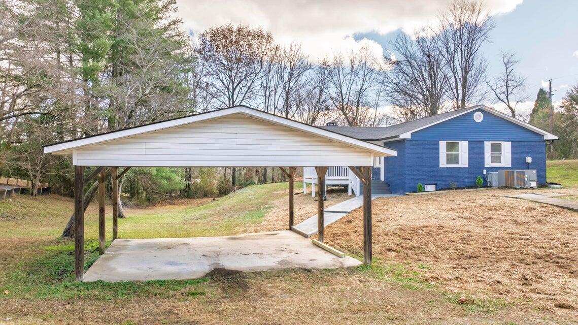 520 Tennessee Street Spring City, TN 37381 - Photo 33 of 40 Carport